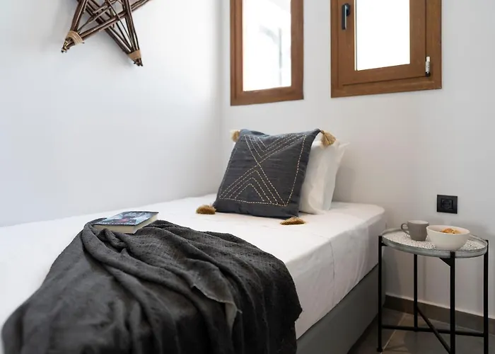 Luxury Nissovilla With Private Pool & Sea Views كولومبيا