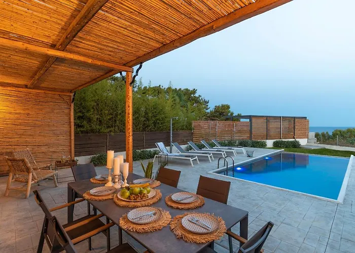 Luxury Nissovilla With Private Pool & Sea Views فيلة