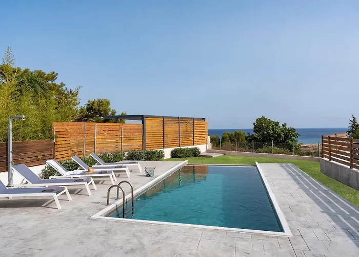 Luxury Nissovilla With Private Pool & Sea Views فيلة