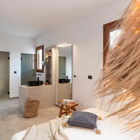 Luxury Nissovilla With Private Pool & Sea Views 别墅 *