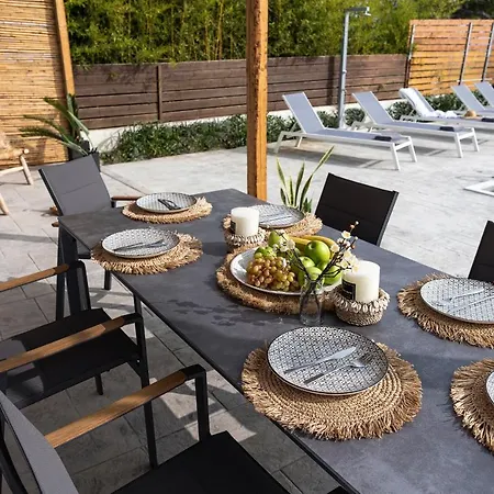 Luxury Nissovilla With Private Pool & Sea Views 빌라